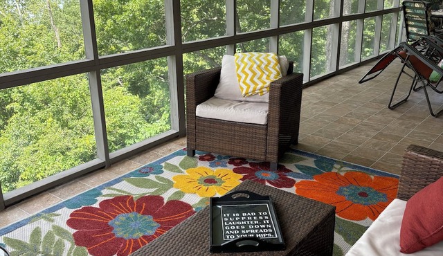 Effie's - An inviting home with lovely views of Table Rock Lake