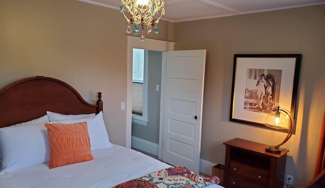 Historic 2-Bedroom Apartment with Modern Comforts and Artistic Charm
