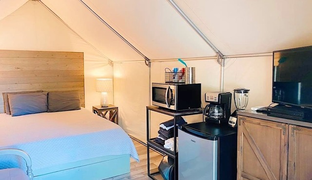 #11 Son's Blue River Camp Glamping Cabin w/1 Queen, 1 Twin in Kingsbury