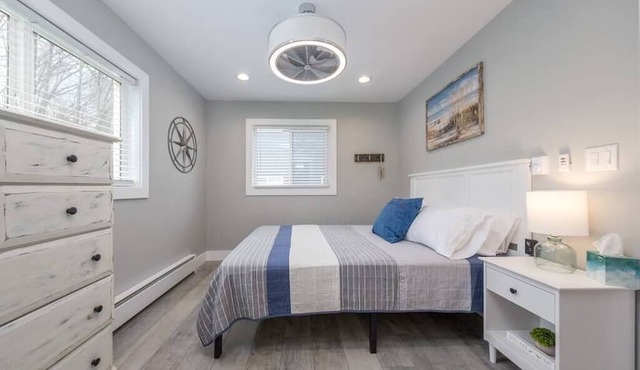 Lakeside Serenity: One-Bedroom Villa