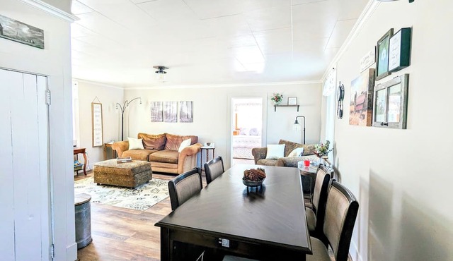 Pet-friendly family farm w/gorgeous view of fall colors & ideal for star gazing