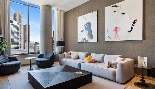 2BR Retreat in Downtown + City Skyline Views
