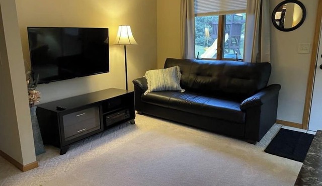 Lovely Two Bedroom Apartment Off Bike Trail