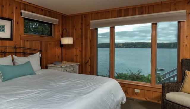 Walloon Lake lakefront home 4 bedroom private cottage on beautiful west arm