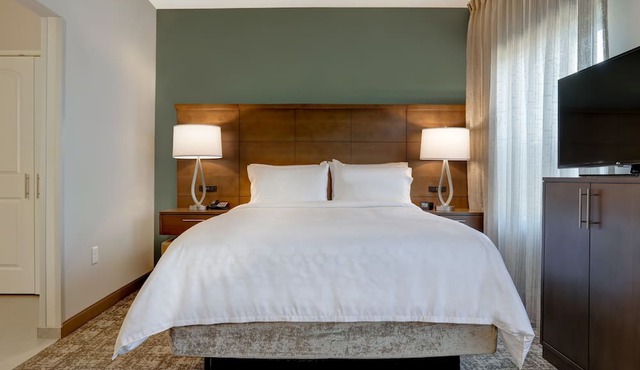 Accessible 1BR King Suite w/Roll-In Shower