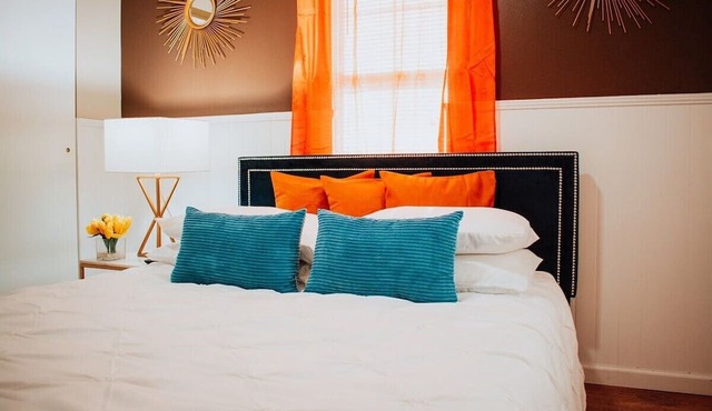 Temp Home King Bed WiFi Jackson St-Hwy 165 W/D in Alexandria