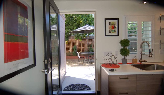 Contemporary Flat w/Gentleman's Vineyard -1 Block to Downtown Napa! Non-Hosted in Napa