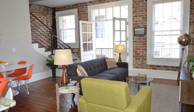 Vintage Advertisements Themed luxury condo, 2 blocks from French Quarter