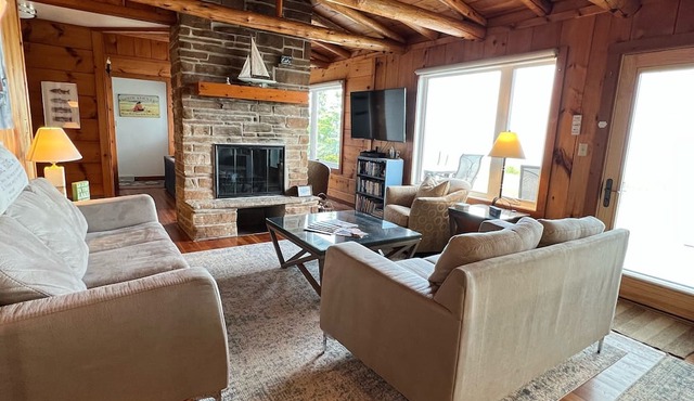 Sand Beach Door County Lake House - Last Minute Opening!