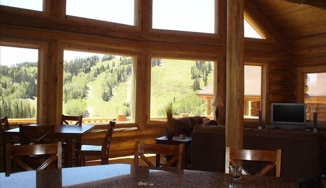 Log Heaven Amazing Views Ski In from Lightning Ridge Close to DMI. Road Access. in Eden