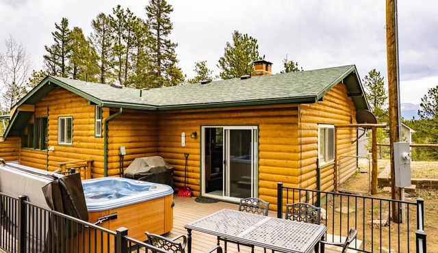 Peakview Cabin - Mountain Getaway to Pikes Peak in Divide