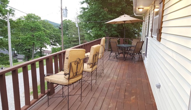 Needles Eye In Shell Knob. Lake View! 2 Min To Grocery Store. Newly remodeled!