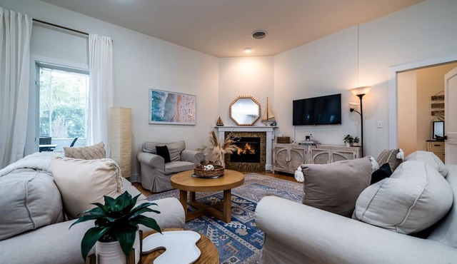 Union Pier Condo With Association Pool! Close To Beach And Downtown!