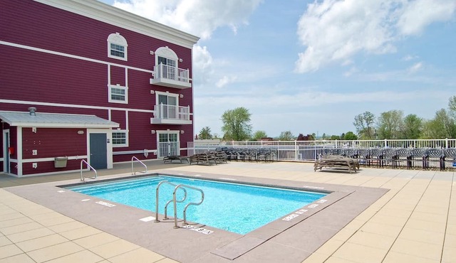 Waterside Condo with private pool and close to everything | Beachside Getaway