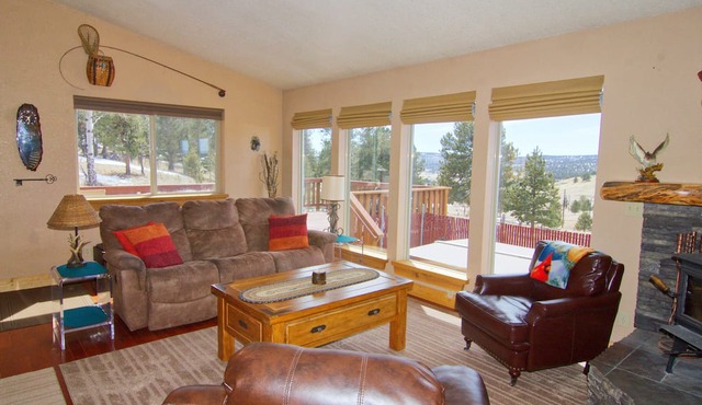 Cabin, Dog Friendly, Hot Tub, Views, 6 acres, Wheelchair Accessible in Florissant