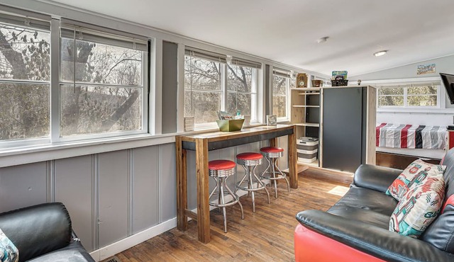Hot Tubs, Boat Dock! 2-Unit 1950s Taneycomo Escape in Rockaway Beach