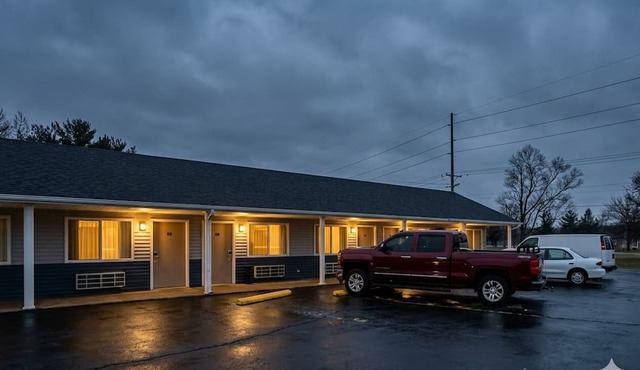 2 Relaxing & Budget-Friendly Rooms Near DeMoulin Museum | Free Onsite Parking in Bond County