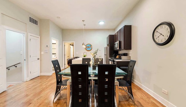 Pilsen Retreat: 4BR 3BA near Downtown Chicago