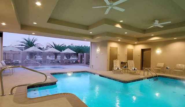 Modern Style Room Ideal for Memorable Louisiana Escapades - Perfect for Couples! in Covington