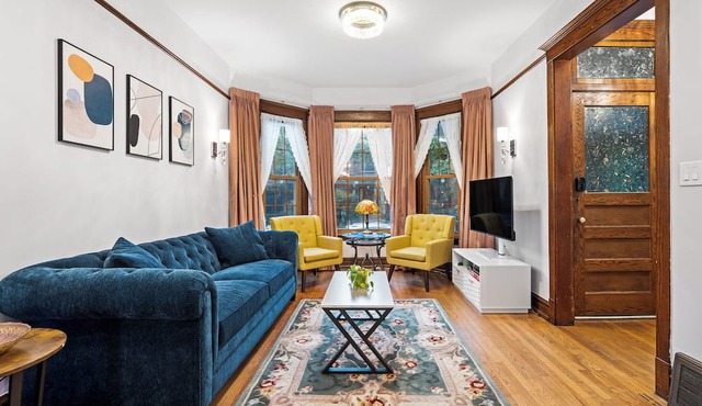 Spacious 3BR/2BA North Center Gem - 10-Min Walk to Brown Line - Fast Wi-Fi