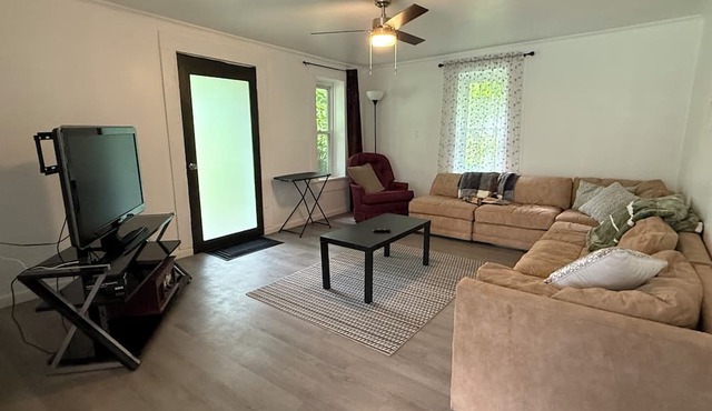 Cozy and Updated Farmhouse with King Suite