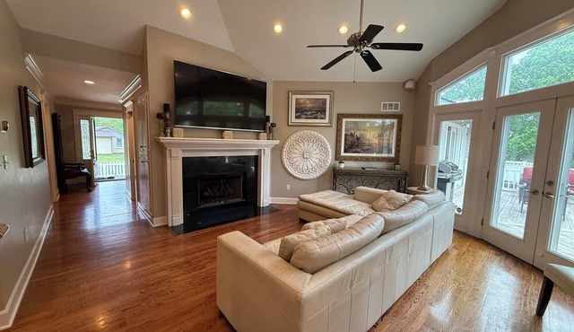 Ranch style 4-bedroom home on a short acre in Kansas City North (12 miles from Arrowhead Stadium) with an open floor plan and approx. 4000 sq. ft. of living area. A gourmet kitchen, and a large private deck w/BBQ. Ideal Major international sporting event getaway! in Kansas City