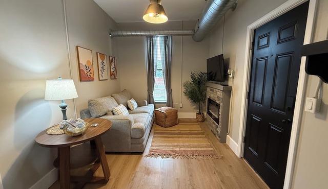 Flint Hills Flat charming 2-bedroom, 1 bath apartment in Osawatomie. NEW listing in Osawatomie