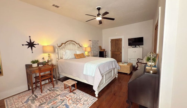 Natchez Nest at Callie’s Cottage – Cozy Private Room in Historic District