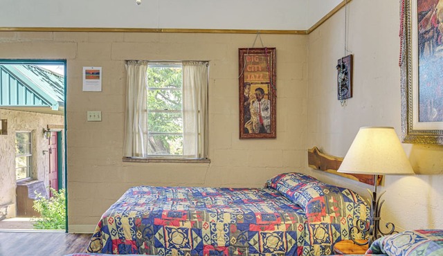 8 Mi to Lake Whitney State Park: Quaint Studio! in Whitney