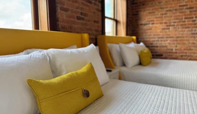 Downtown Luxury Loft, 13-Ft Ceilings, Walkable
