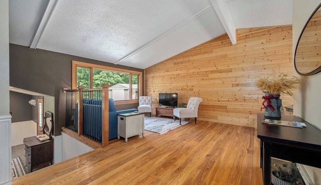 Eagle View Lodge - peaceful Little Jay Gould Lake