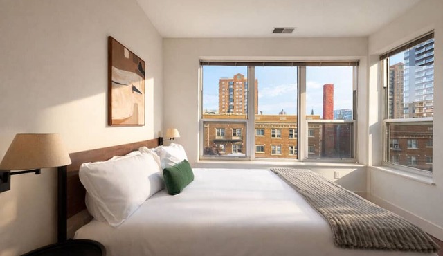 Upscale Apartment Near Lake Michigan · Sleeps 6-7