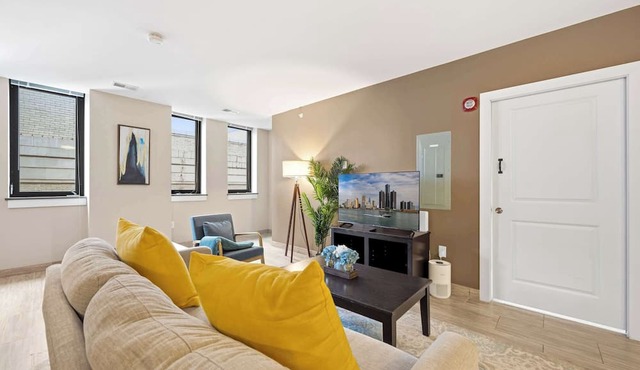 New 3BR Stylish Downtown Suite