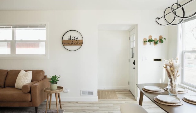 Modern 4BR Retreat - Sauna, Arcade & Fire Pit - 6min to Downtown Minneapolis