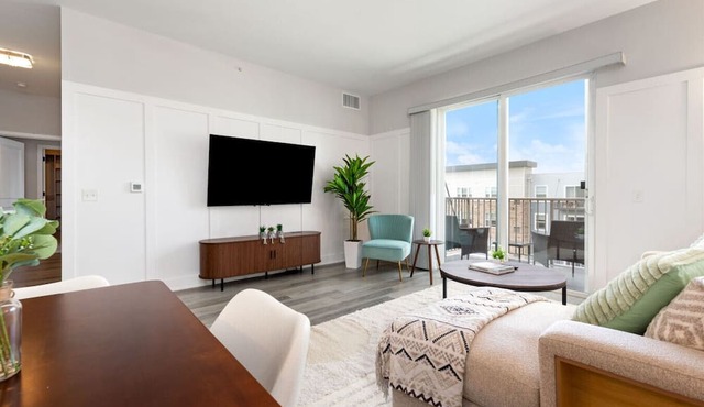 Stylish 2BR Haven | Pool, Free Parking, Gym