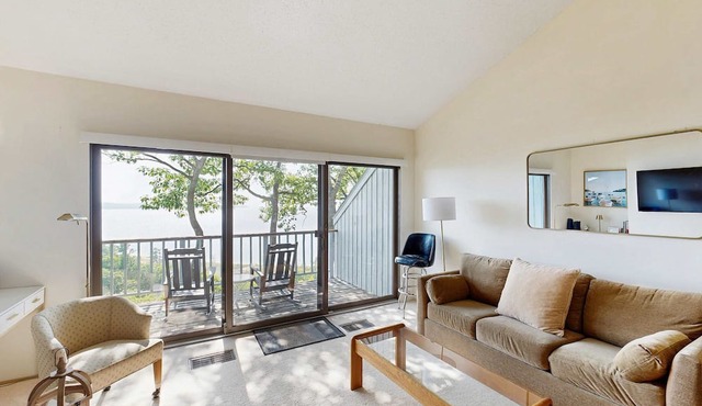 Condo in Glen Arbor with Lake Michigan sunset views, fireplace, deck, washer & dryer