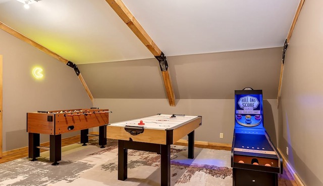Big Rapids Lodge, Hot Tub, Pond, Game Room
