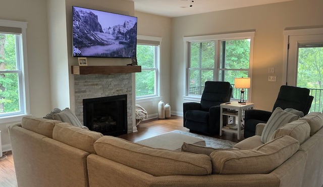 New Listing, Waterfront Lake House with Private Dock, Paddleboards