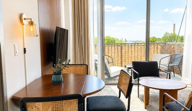 Bay View Designer 2BR · Best Location with Balcony, Gym, and Terrace · Sleeps 6