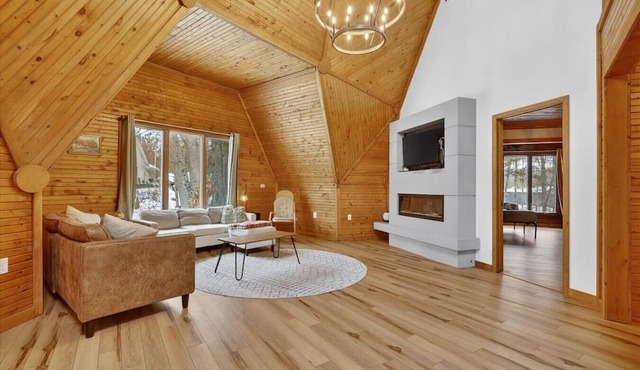 Geodome at the Lake: Hot Tub, Games, Sleeps 12!