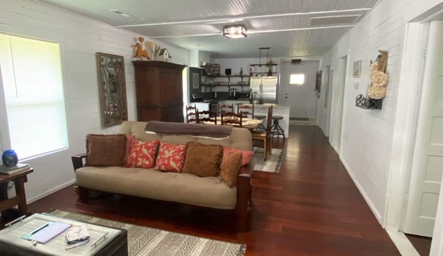 Warm & inviting 1935 farmhouse near lakes-walking/riding trails modern amenities in Hodges