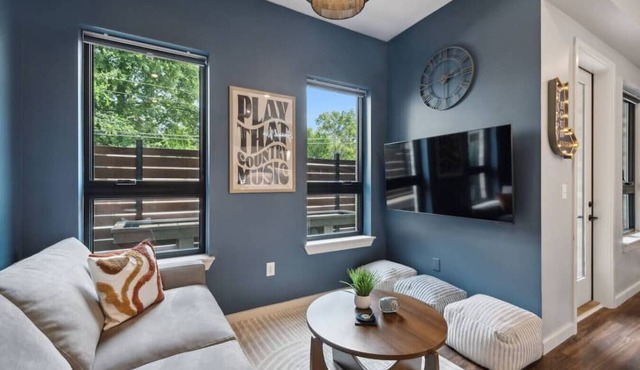The Sound Wave Luxury Condo Near Vanderbilt on Music Row, Just Minutes to Broadway in Nashville