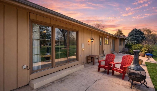 Near Shopping & Dining- The South Bend Bungalow in Granger
