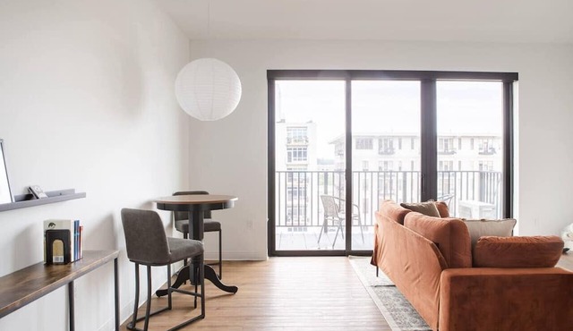 East Side 1BR Apt with Balcony, Pool, and Gym