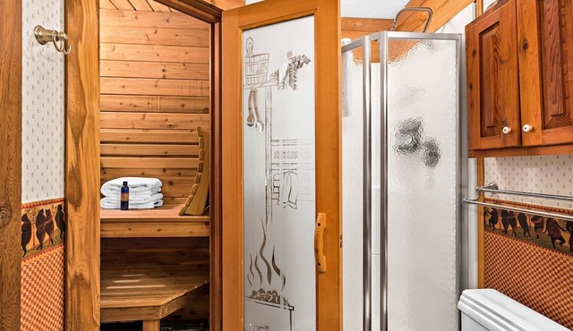 Sauna, Massage Chair, Firepit, Woods, Pet Friendly