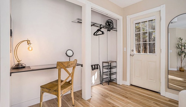 The Octagon & APT - Hot tub, Game room, 1.8 miles to Lake Michigan beach