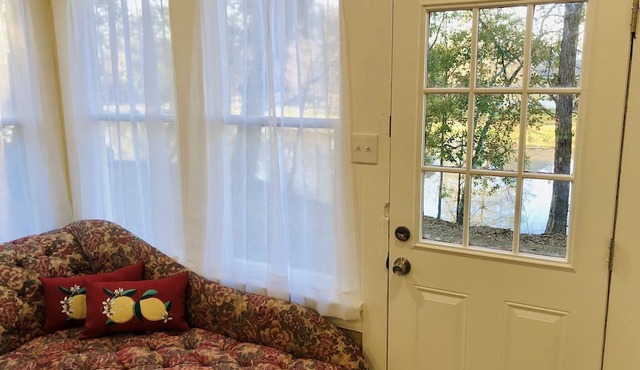 Rustic, Spacious 3BR Cottage on Bayou; Central Lafayette in Lafayette