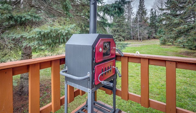 40-Acre, Off-Grid Wakefield Retreat w/Gas Grill! in Wakefield