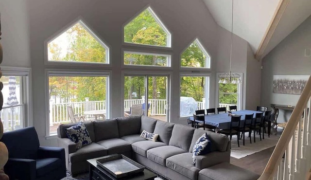 Lakefront Escape | Hot Tub, Dock + Sleeps 14 | Perfect for Groups