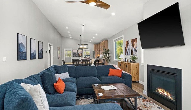 RiverWest Rivers Edge -River View - -Pet Free - Hot Tub
